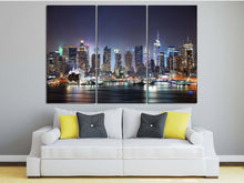 Laden Sie das Bild in den Galerie-Viewer, New York City Manhattan Skyline over Hudson River Leather Print, Made in Italy!