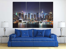Laden Sie das Bild in den Galerie-Viewer, New York City Manhattan Skyline over Hudson River Leather Print, Made in Italy!