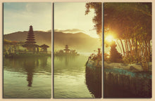 Laden Sie das Bild in den Galerie-Viewer, Pura Ulun Danu Bratan Temple Bali Indonesia Wall Decor Canvas 3 panels