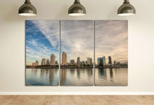 Charger l&#39;image dans la galerie, San Diego Skyline Canvas Leather Print, Made in Italy!
