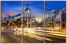 Laden Sie das Bild in den Galerie-Viewer, Madrid Gran Vis wall art canvas print 3 panels