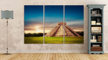 Laden Sie das Bild in den Galerie-Viewer, El Castillo Pyramid in Chichen Itza home art 3 panels
