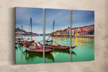 Laden Sie das Bild in den Galerie-Viewer, 3 Panel Porto, Portugal Douro River with Traditional Rabelo Framed Canvas Boats Leather Print