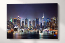 Laden Sie das Bild in den Galerie-Viewer, New York City Manhattan Skyline over Hudson River Leather Print, Made in Italy!