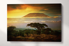 Laden Sie das Bild in den Galerie-Viewer, Mount Kilimanjaro Canvas Eco Leather Print, Made in Italy!