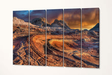 Charger l&#39;image dans la galerie, White Pocket Vermilion Cliffs National Monument Arizona Wall Art Framed Canvas Eco Leather Print, Made in Italy!