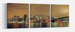 Kunstdruck auf Leinwand, Motiv „Manhattan mit Brooklyn Bridge bei Nacht“, aus Leder