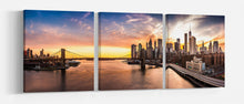 Laden Sie das Bild in den Galerie-Viewer, Brooklyn Bridge Sonnenuntergang, gerahmter Leinwand-Lederdruck