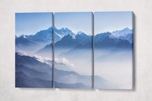 Laden Sie das Bild in den Galerie-Viewer, Mount Everest and Himalayan range framed canvas leather print/Large wall art/Mountain wall art/Nature print/Made in Italy/Better than canvas