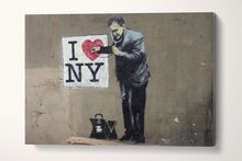 Carica l&#39;immagine nel visualizzatore di Gallery, I Love New York stampa Banksy canvas con cornice premium su tessuto ecopelle Made in Italy